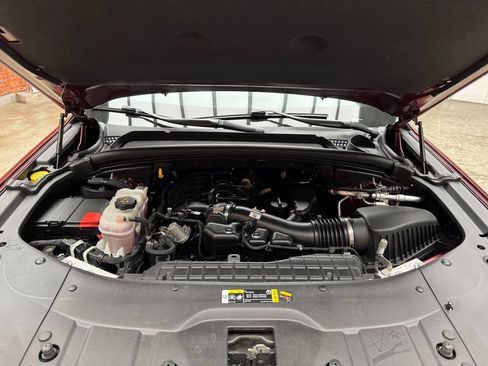 Used 2022 Jeep Grand Cherokee Altitude AWD/4WD image 26