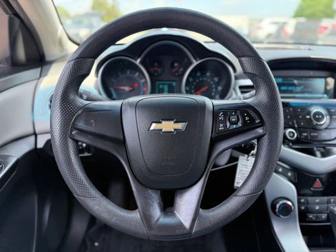 Used 2014 Chevrolet Cruze LS image 24