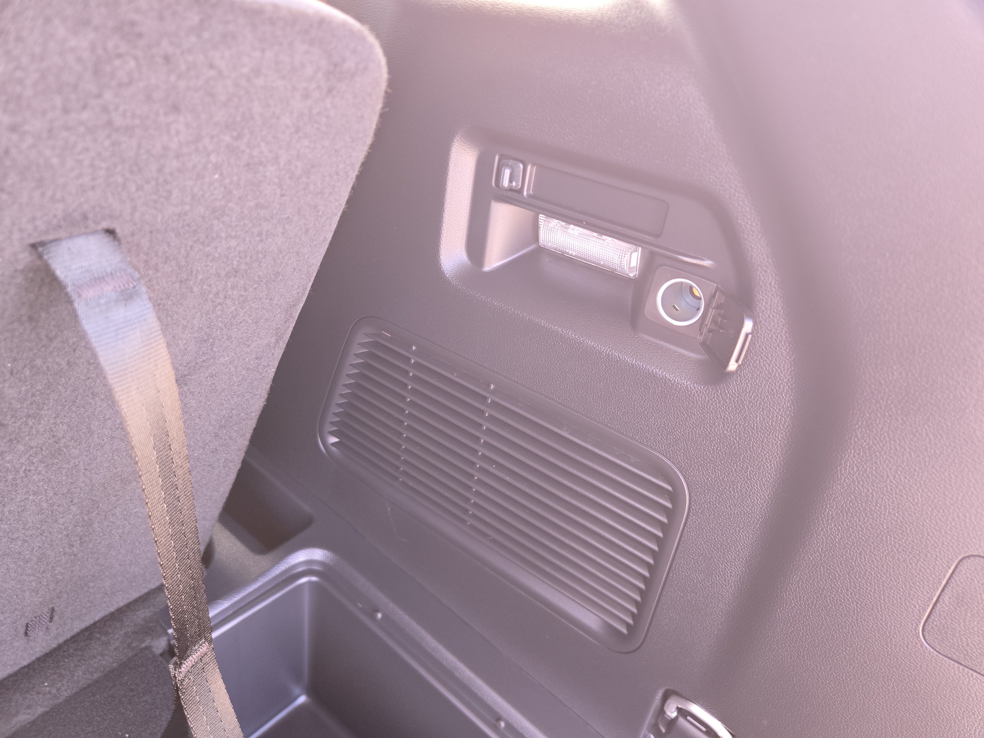 Used 2025 Ford Explorer Active RWD image 23