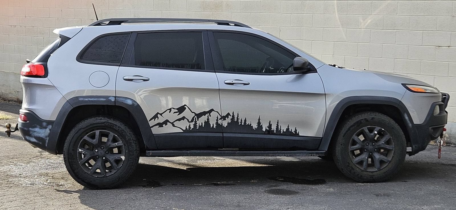 Used 2017 Jeep Cherokee Trailhawk w/ Comfort/Convenience Group AWD/4WD image 6