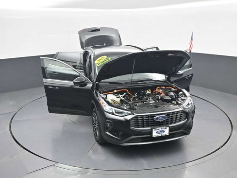 Certified 2026 Ford Escape SE w/ PHEV Premium Package FWD image 43