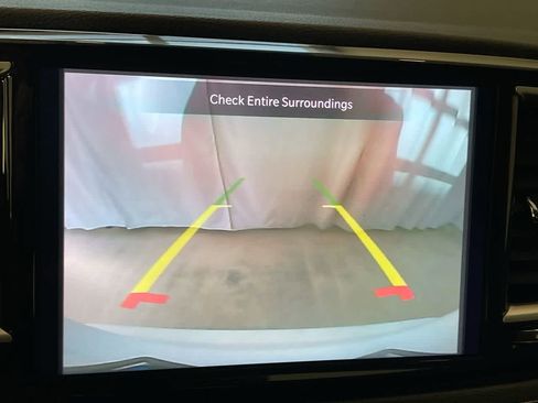 Used 2023 Chrysler Pacifica Touring-L FWD image 17