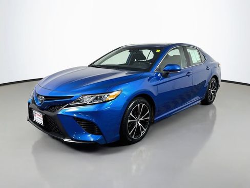 Used 2020 Toyota Camry SE w/ Audio Package FWD image 2