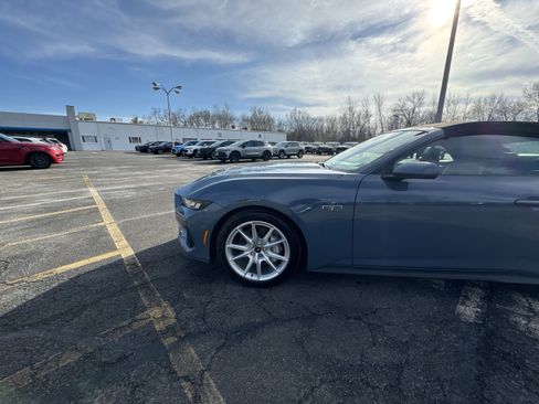 Used 2025 Ford Mustang GT Premium image 33