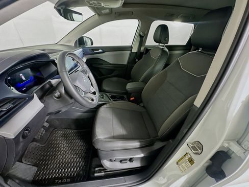 Used 2023 Volkswagen Taos SE w/ Panoramic Sunroof Package image 13