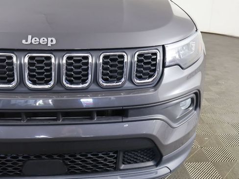Used 2024 Jeep Compass Latitude AWD/4WD image 11