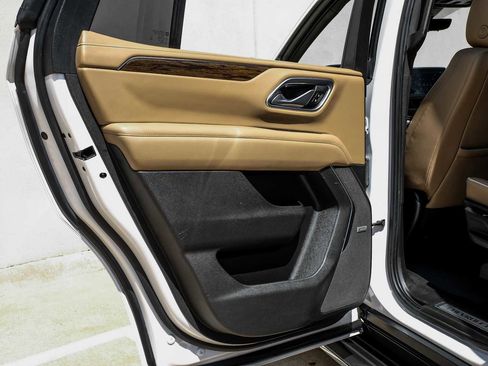 Used 2021 Chevrolet Tahoe Premier w/ Premium Package image 46