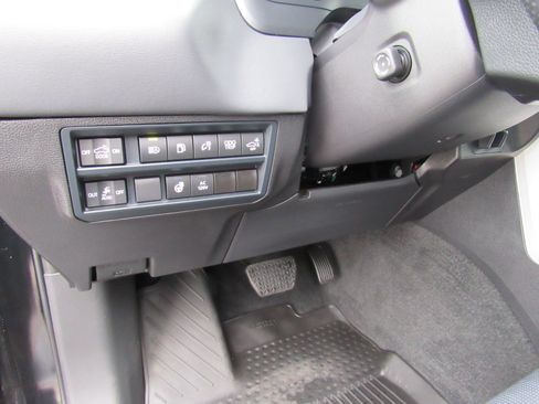 Used 2025 Toyota Tundra Platinum AWD/4WD image 16