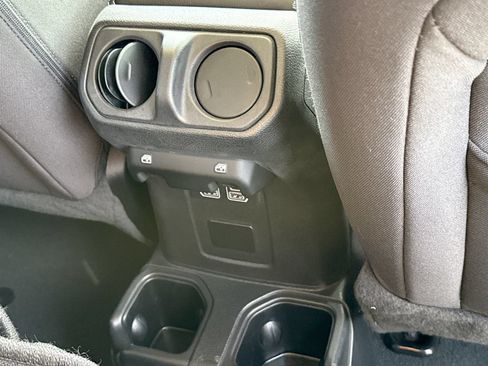 Used 2022 Jeep Gladiator Overland w/ LED Lighting Group AWD/4WD image 18
