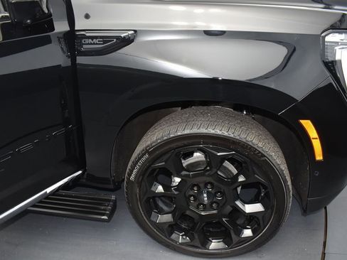 Used 2025 GMC Yukon XL Denali Ultimate AWD/4WD image 32