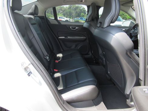 Used 2021 Volvo S60 T5 Momentum FWD image 33