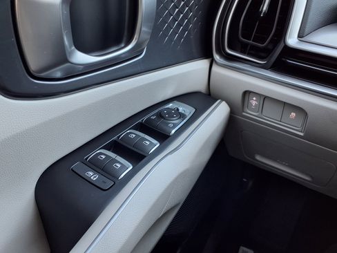 New 2026 Kia Sorento S FWD image 11