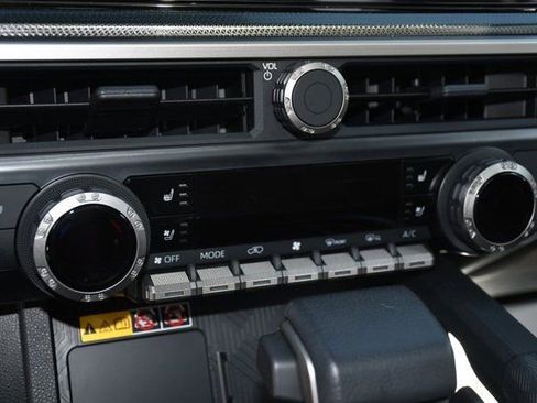 Used 2025 Toyota 4Runner Limited AWD/4WD image 9