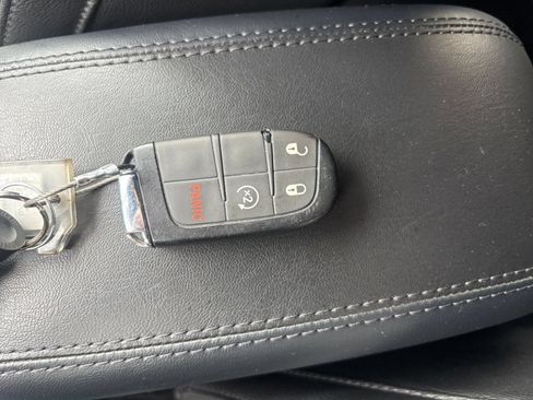 Used 2025 Jeep Compass Limited AWD/4WD image 21