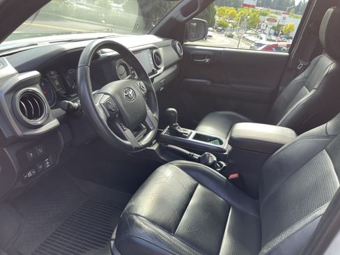 Certified 2022 Toyota Tacoma TRD Off-Road w/ TRD Premium Off Road Package AWD/4WD image 10