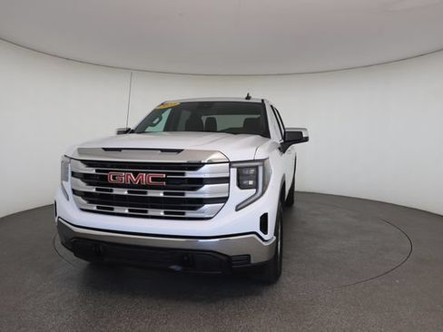 Used 2023 GMC Sierra 1500 SLE AWD/4WD image 2