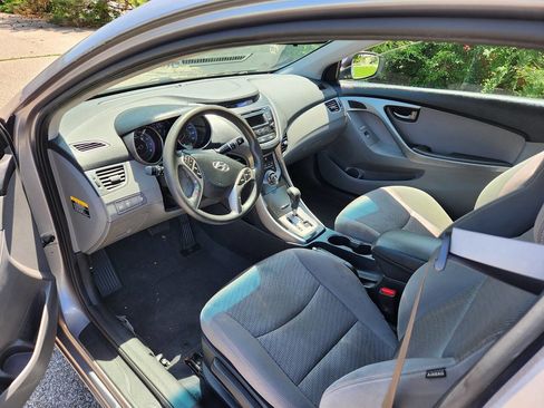Used 2013 Hyundai Elantra FWD image 18