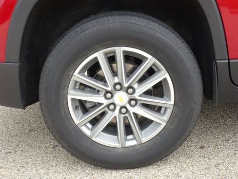Used 2023 Chevrolet Traverse LT FWD image 28