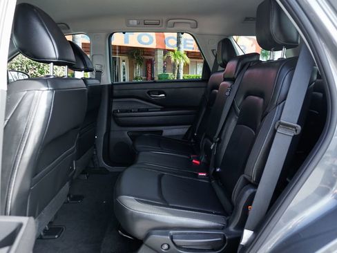 Used 2025 Nissan Pathfinder SL image 34