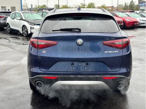 Used 2018 Alfa Romeo Stelvio Sport w/ Quick Order Package 22J Sport AWD/4WD image 3