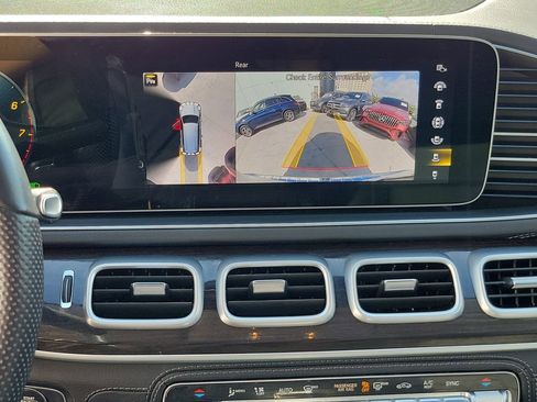 Used 2023 Mercedes-Benz GLS 450 4MATIC image 32