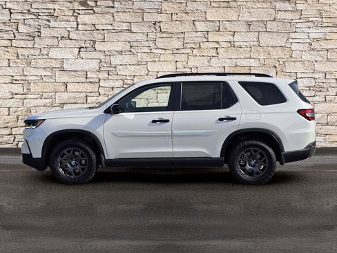 Used 2025 Honda Pilot TrailSport image 10