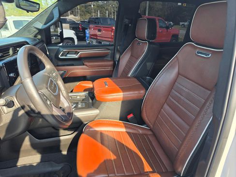 Used 2024 GMC Sierra 2500 Denali Ultimate AWD/4WD image 8