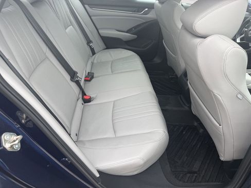 Used 2018 Honda Accord Touring image 11