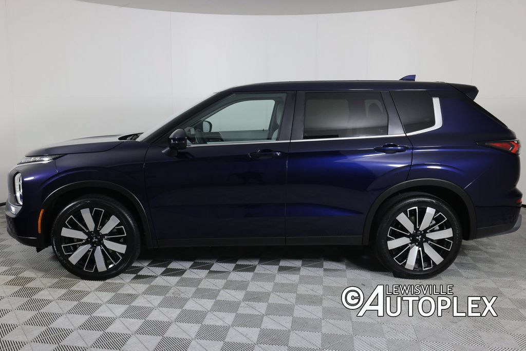 Used 2025 Mitsubishi Outlander SE FWD image 8