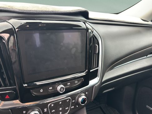 Used 2018 Chevrolet Traverse Premier w/ Driver Confidence II Package FWD image 25