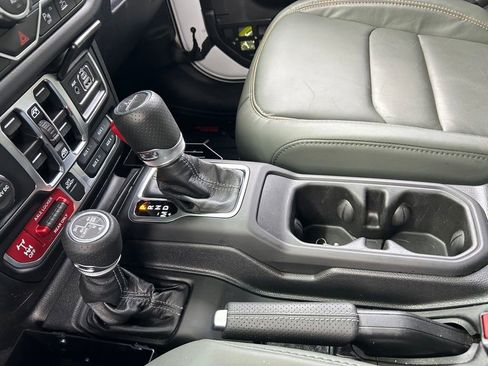Used 2025 Jeep Gladiator Mojave AWD/4WD image 48