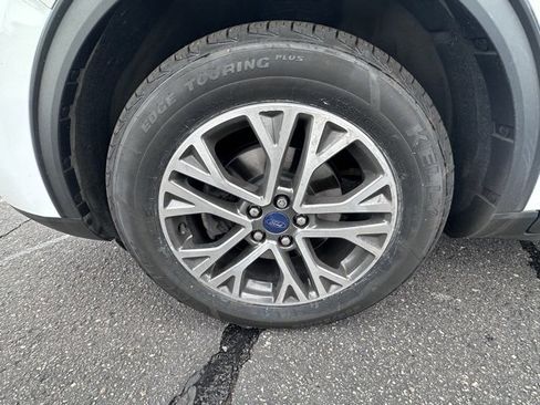 Used 2022 Ford Escape SEL image 9