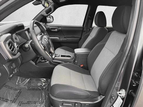 Used 2023 Toyota Tacoma TRD Off-Road image 10