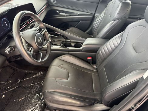 Used 2023 Hyundai Elantra Limited FWD image 5