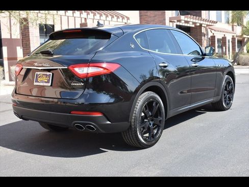 Used 2018 Maserati Levante AWD/4WD image 7