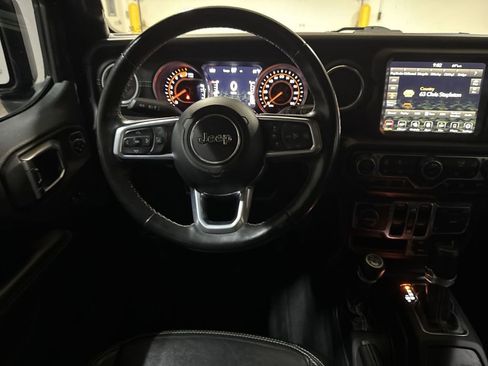 Used 2020 Jeep Wrangler Unlimited Sahara image 11