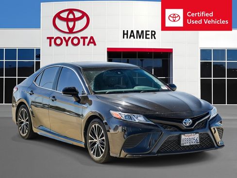Used 2018 Toyota Camry SE w/ Audio Package FWD image 1