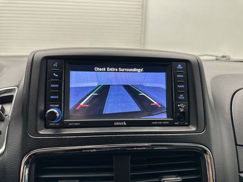 Used 2019 Dodge Grand Caravan SE FWD image 22