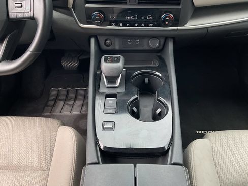 Used 2025 Nissan Rogue SV FWD image 13