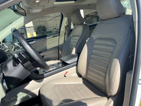 Used 2017 Ford Fusion SE AWD/4WD image 23