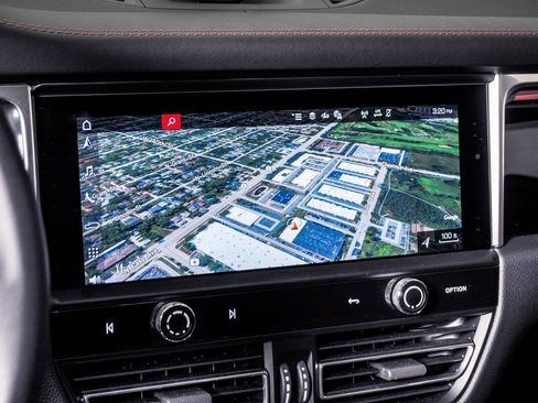 Certified 2025 Porsche Macan AWD/4WD image 21