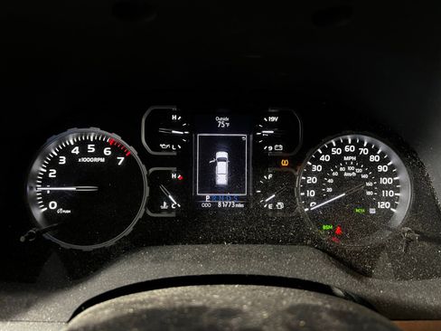 Used 2019 Toyota Tundra Platinum image 10