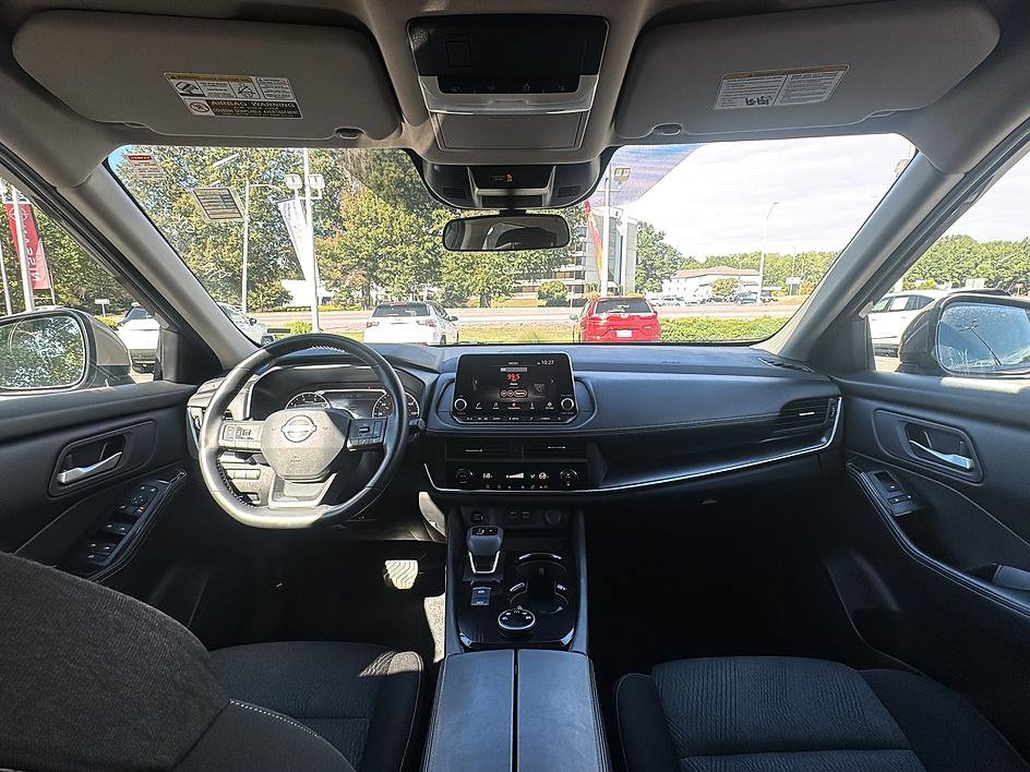 Certified 2025 Nissan Rogue SV AWD/4WD image 36