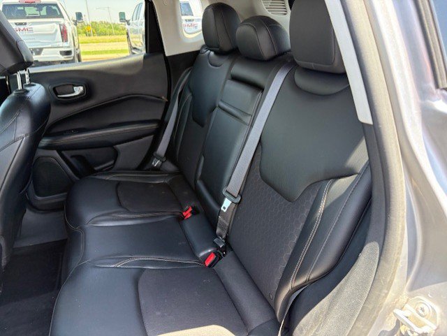 Used 2018 Jeep Compass Latitude w/ Popular Equipment Group FWD image 16