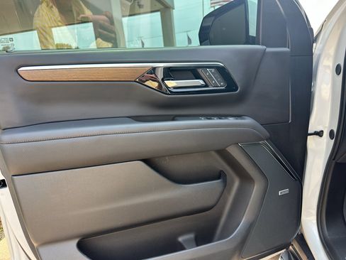 Used 2025 Chevrolet Tahoe High Country w/ Sun And Tow Package AWD/4WD image 16