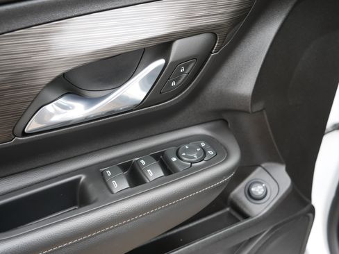 Used 2024 GMC Terrain SLE w/ Driver Convenience Package image 19