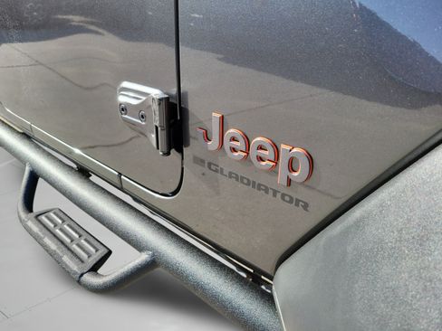 Used 2024 Jeep Gladiator Mojave AWD/4WD image 32