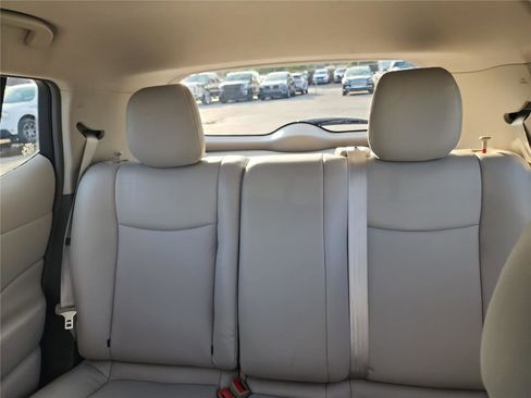 Used 2012 Nissan Leaf SL image 18