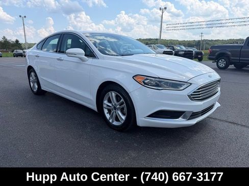 Used 2018 Ford Fusion SE w/ Fusion SE Technology Package FWD image 3