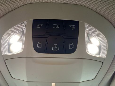 Used 2024 Chrysler Pacifica Touring-L image 28